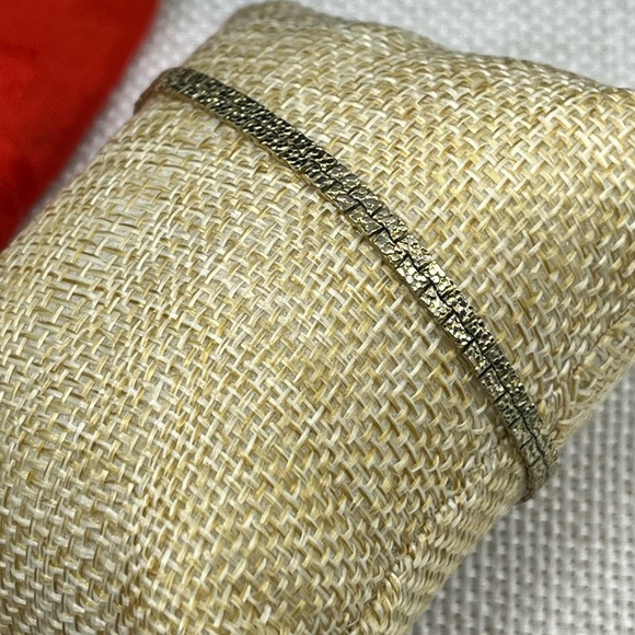 Vintage Gold-Tone Bracelet – 7” Length, 4.6g – Classic & Elegant - Picture 7 of 14